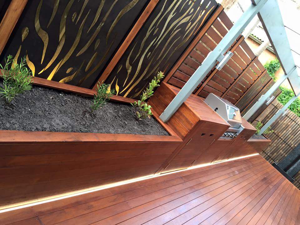 Decking with Privacy Screening